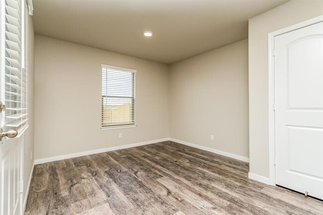 Photo - 901 NW 6th St