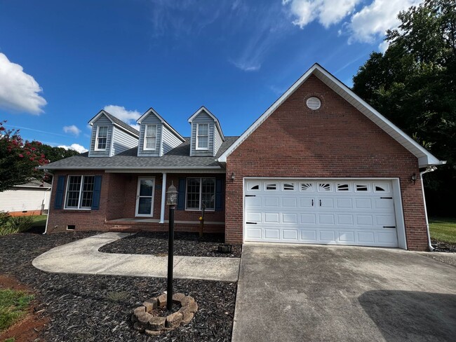 Building Photo - For Rent Mocksville Rental