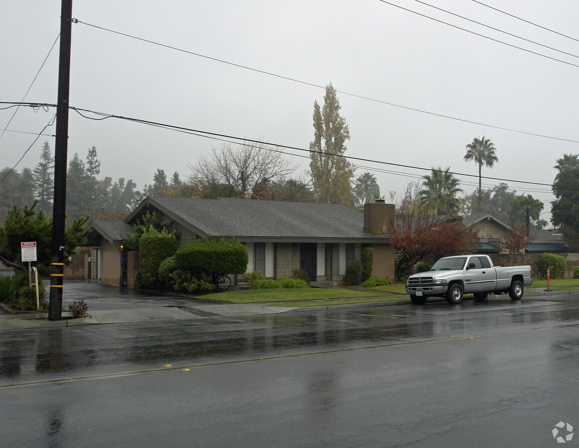 Photo - 1011 E Ashlan Ave
