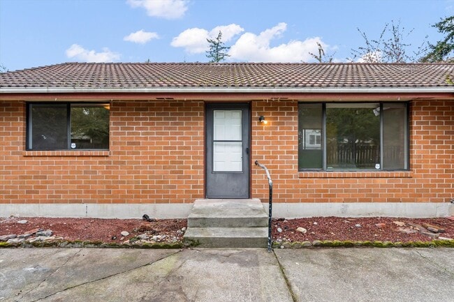 Building Photo - McKinley Duplex Unit 10004