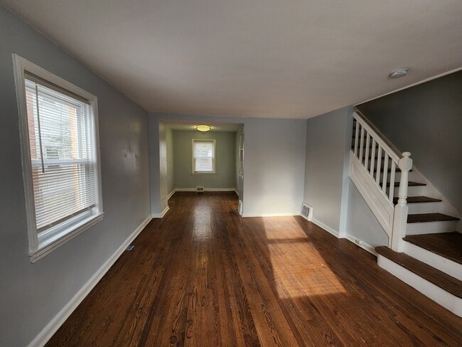 Building Photo - 364 Oakland St Rental
