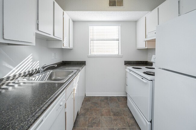 Photo - Dana Apartments