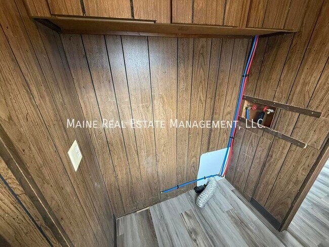 Photo - 681 Main Rd N