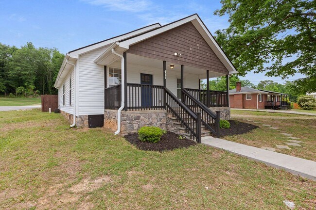 Photo - 615 Old Rutherford Rd