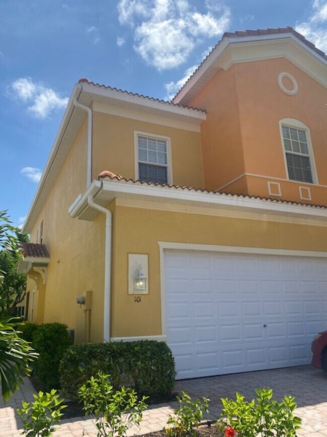 Building Photo - 3 bedroom 2.5 bathroom Rental