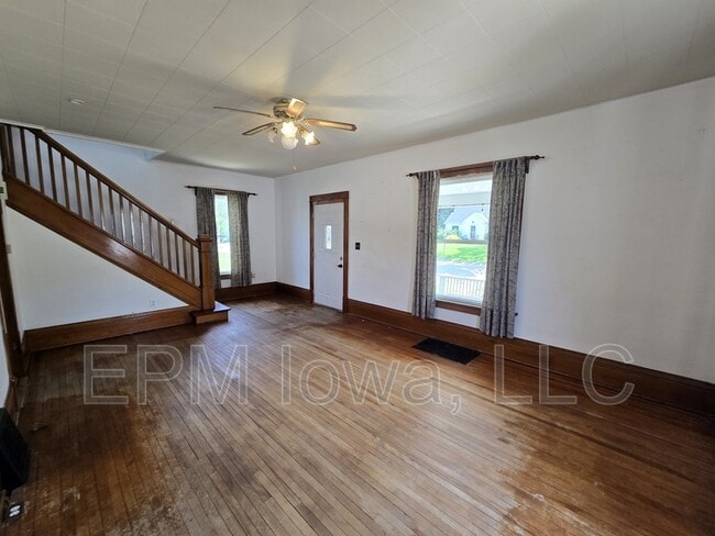302 Long St