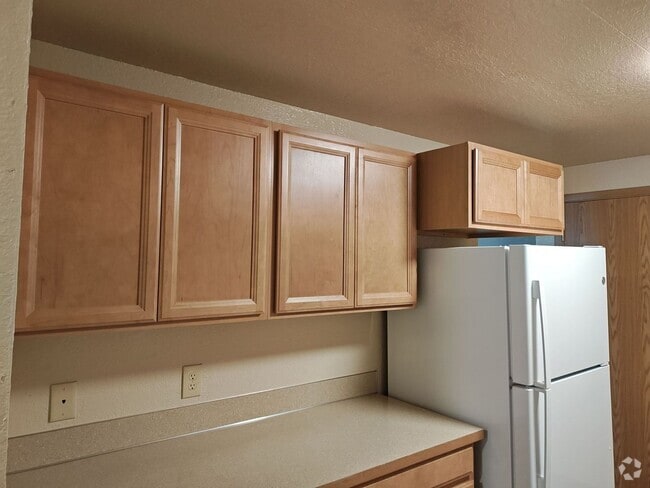 Building Photo - 2 bedroom 1 bath with den! - Move In Ready... Unit F328 Rental