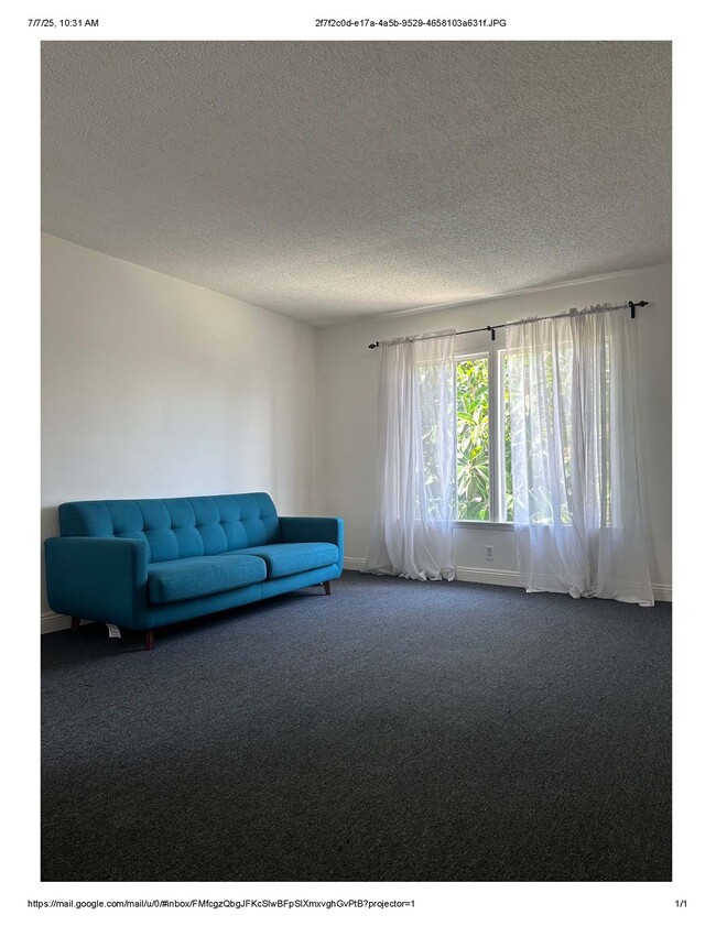 living room - 12233 Vanowen St Unit D