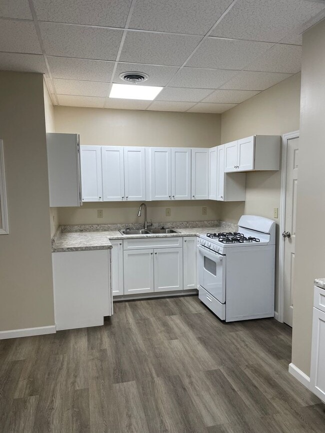 Building Photo - 9571 - 108/110 East Main St (MCPHEARSON BUILDING) Unit 110