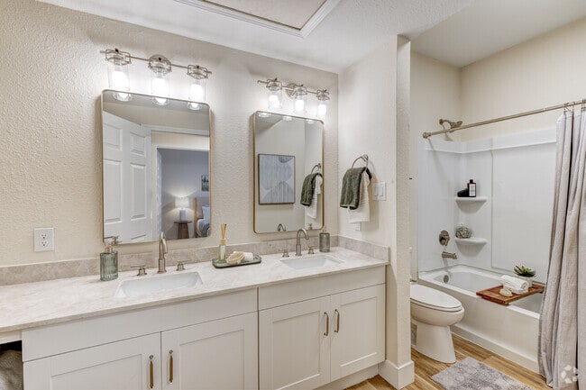 4BR, 2BA - 1,442SF - Bathroom