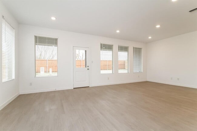 Photo - 1908 Ponderosa Pne Ln