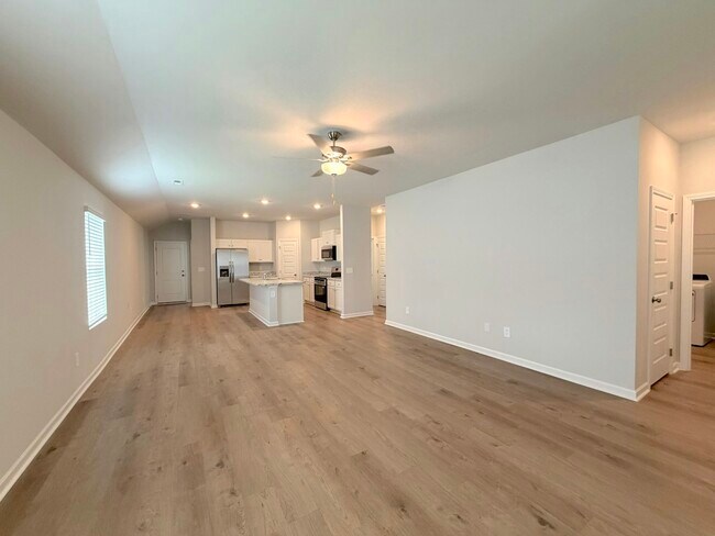 Photo - 155 Challenger Way