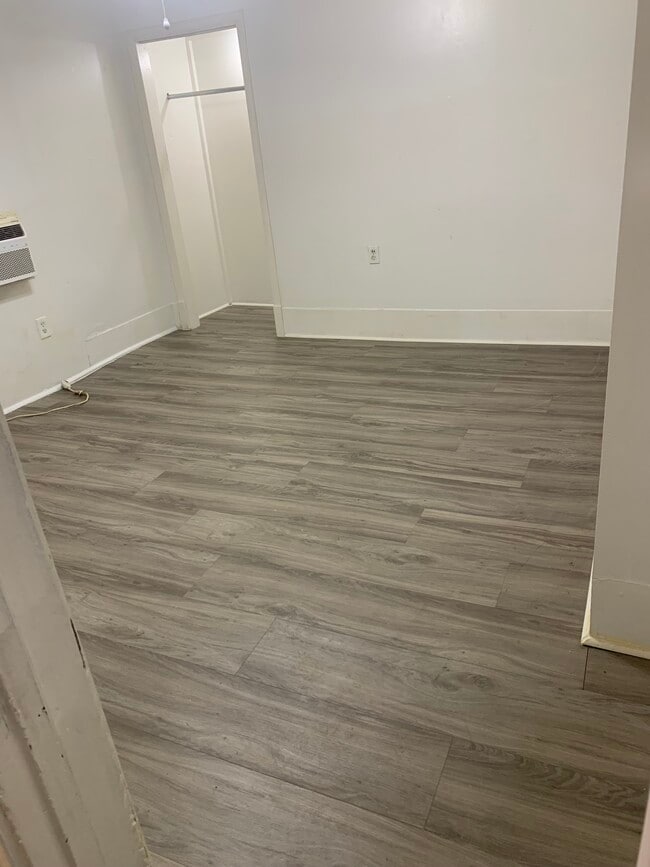 Photo - 311 Lee St W Unit E