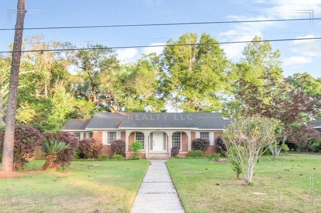 Building Photo - Charming Brick Ranch with Modern Comforts in Mobile!