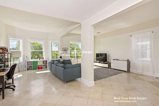 Building Photo - 28 Babcock St Unit 3