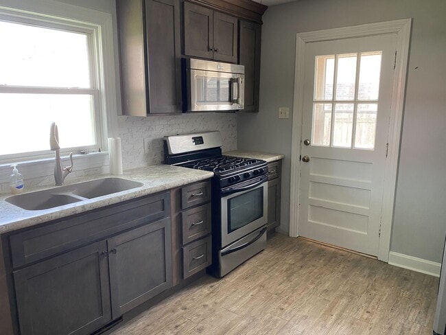 Photo - 1931 Cherokee Dr