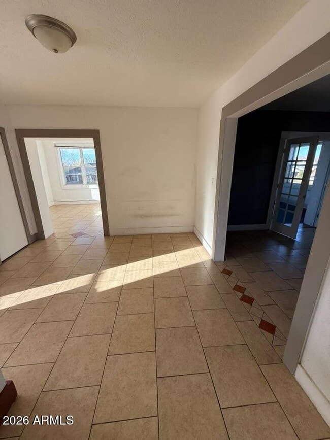 Photo - 1165 E 10th St Unidad 3