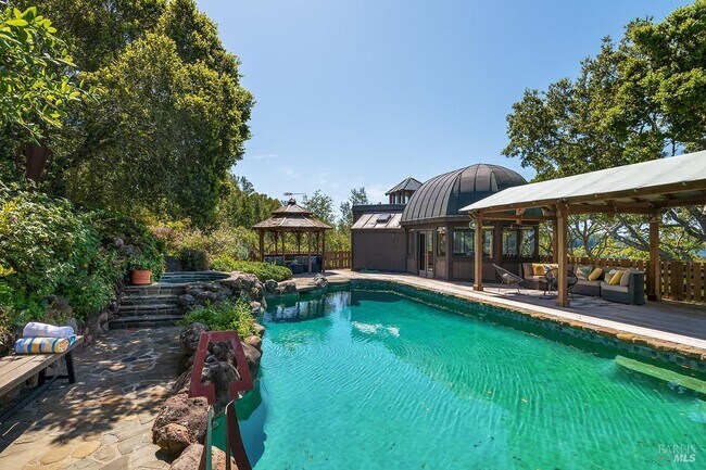 Photo - 1100 Bayhills Dr