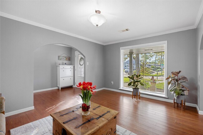 Building Photo - 918 Hollow Tree St