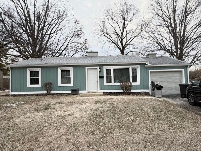 Photo - 654 Maple Ln