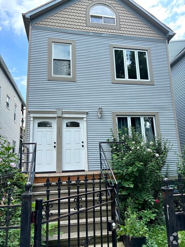 Building Photo - 1653 N Richmond St Rental