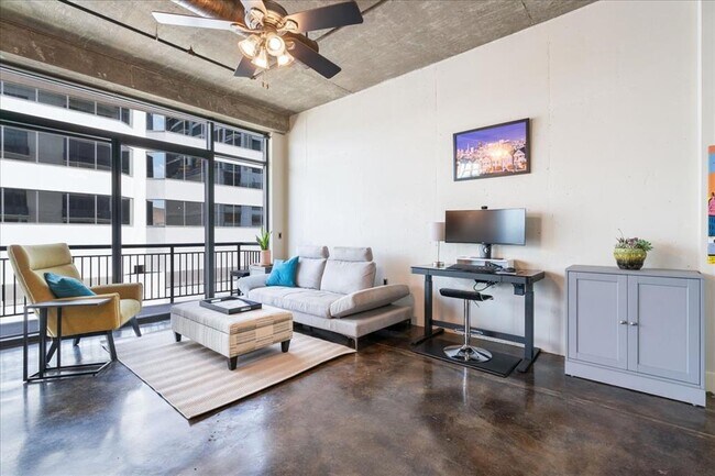 Photo - 311 W 5th St Unidad 806 Rental