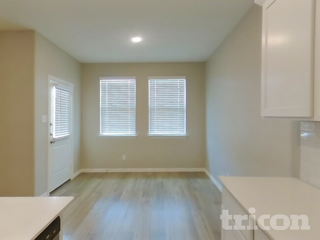 Photo - 260 Jenkinson Dr