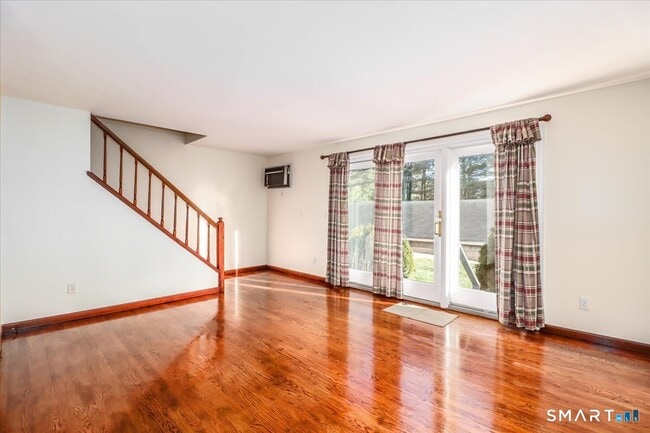 Photo - 62 Old Farms Ln Unit 62