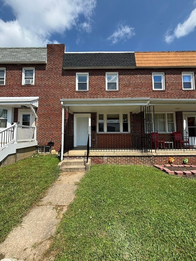 Building Photo - 3 Bedroom Townhome, 21206
