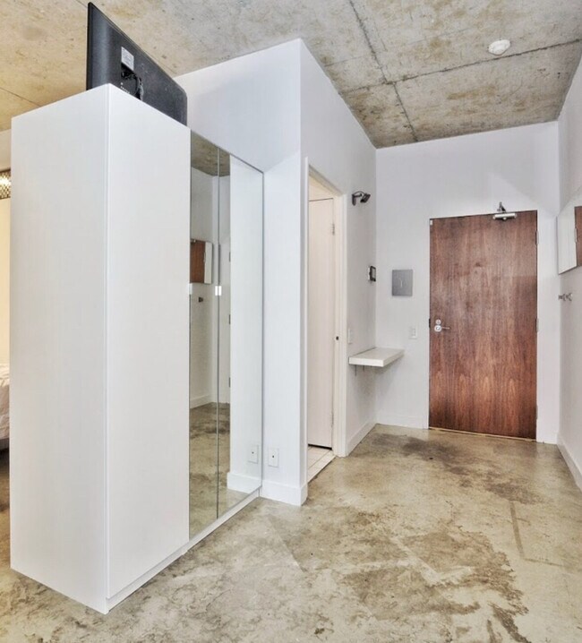 Photo - 25 Gore Vale Ave Unit SI ID1054296P