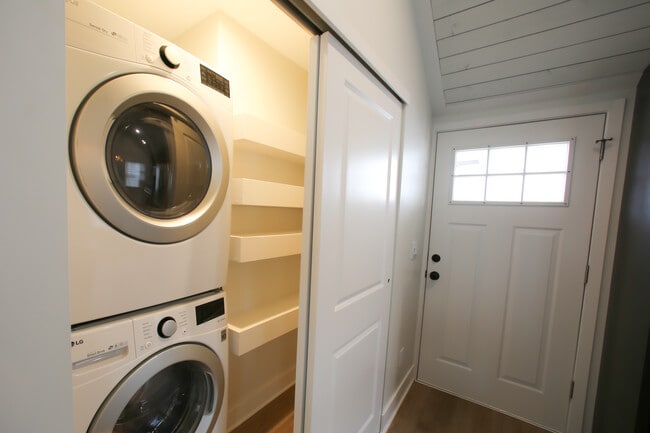 Photo - 249 E Blenkner St