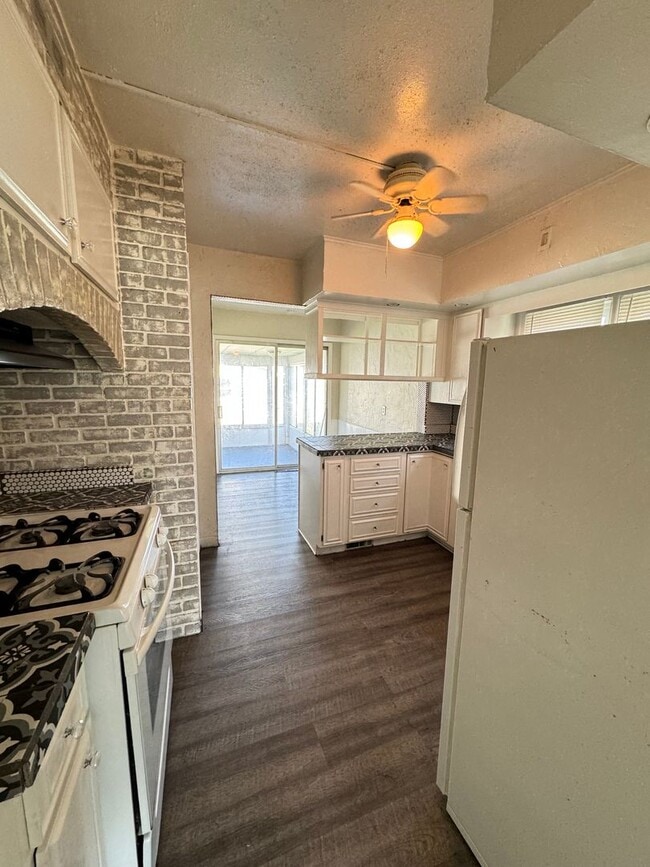 Building Photo - 1732 Lincolnway E Unit 1732 Lincolnway E - A Rental