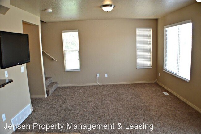 Photo - 3 br, 3 bath House - 1000 East Bluffview D...