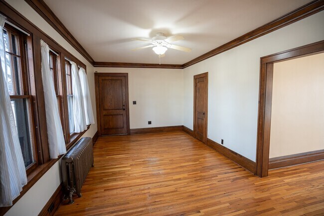 Photo - 707 W 44th St Unit 1