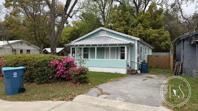 Photo - MOVE-IN SPECIAL: FREE 1ST FULL MONTH'S RENT!**