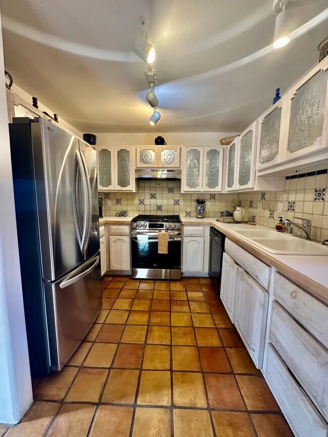 Photo - 624 Galisteo St