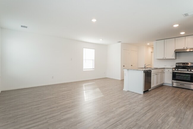 Photo - 8148 Nube Medina