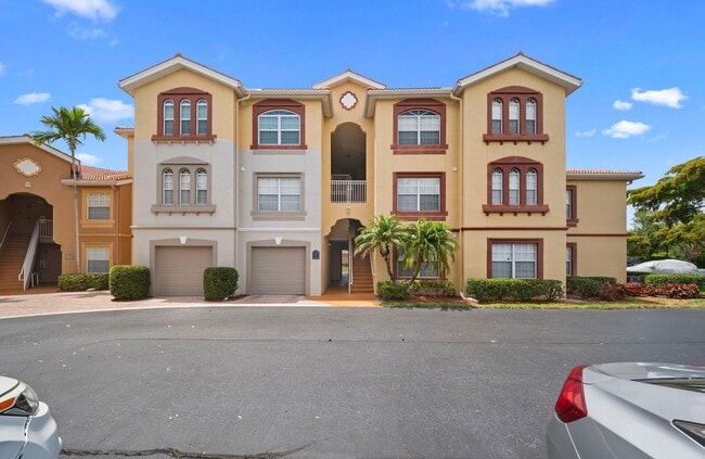 Building Photo - Stunning 2 bedroom, 2 bathroom condo in Fort Myers
