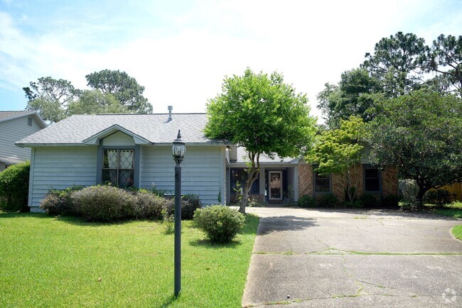 Building Photo - 3 Bedroom in Bluewater Bay! Rental