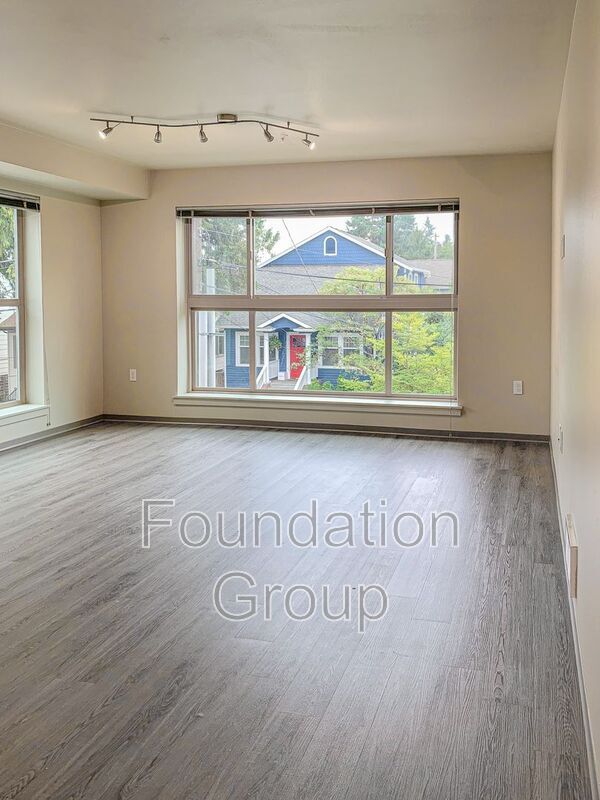 Photo - 2400 E Boston St