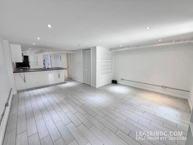 Photo - 627 Harvard St NW