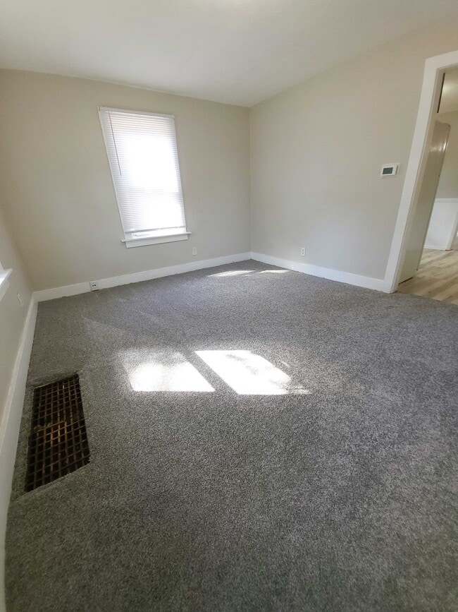 Building Photo - 1027 35th St SW Rental