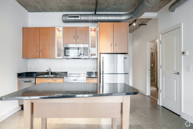 2BR, 2BA - 842 SF- Kitchen