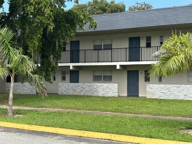 Photo - 7925 Fairview Dr Unit 208