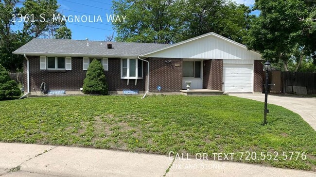 Building Photo - 1361 S Magnolia Way Rental