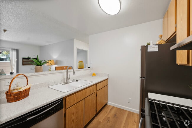 1,BR, 1BA - 550SF