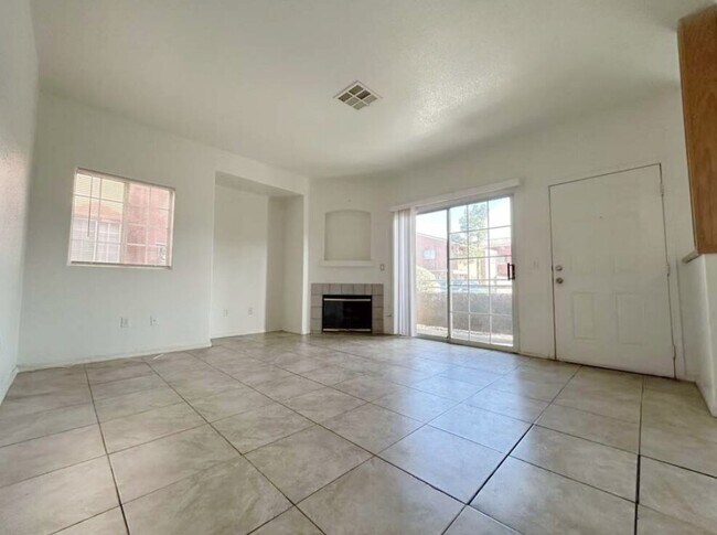 Photo - 4730 E Craig Rd