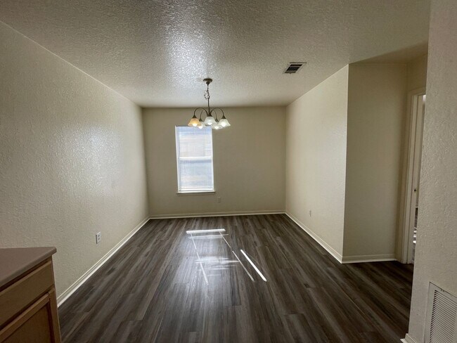 Photo - Apartment for Rent in Killeen, TX Unidad D
