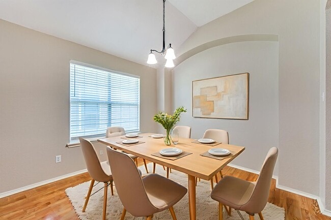 Photo - 1117 Red Hawk Dr