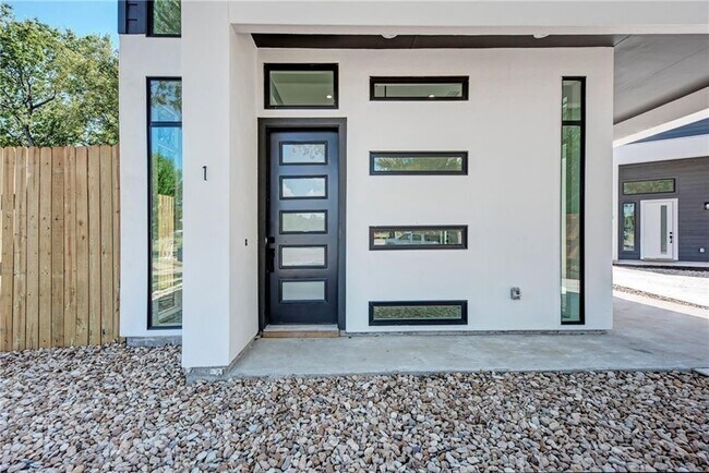 Photo - 6111 Begonia Cir Unit 1